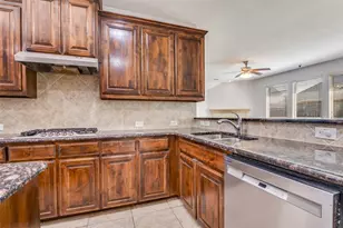 1404 Majestic Meadows Dr, Glenn Heights, TX 75154 - Photo 17