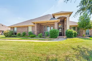 1404 Majestic Meadows Dr, Glenn Heights, TX 75154 - Photo 3