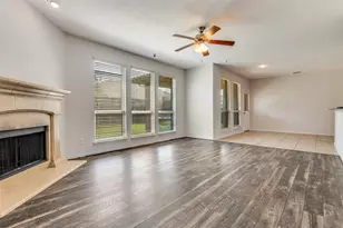 1404 Majestic Meadows Dr, Glenn Heights, TX 75154 - Photo 9