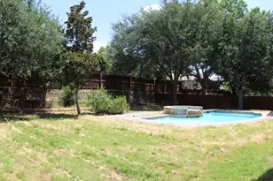 651 Lockridge Rd, Lantana, TX 76226 - Photo 23