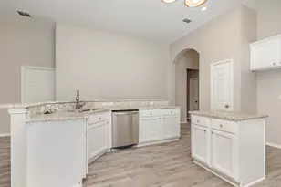 812 Pinnacle Cir, Lewisville, TX 75077 - Photo 5