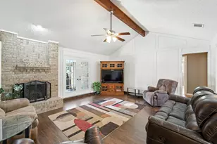 7329 Londonderry Dr, North Richland Hills, TX 76182 - Photo 9