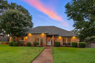 7329 Londonderry Dr, North Richland Hills, TX 76182 - Photo 3