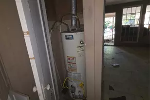 905 W Walker St, Breckenridge, TX 76424 - Photo 11