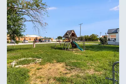 112 W Hackberry Street, Malone, TX 76660 - Photo 35