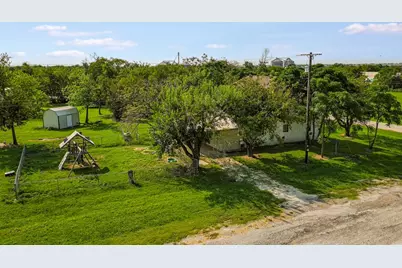 112 W Hackberry Street, Malone, TX 76660 - Photo 31