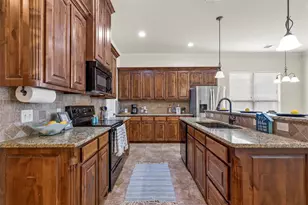 210 Donna Cir, Granbury, TX 76049 - Photo 3