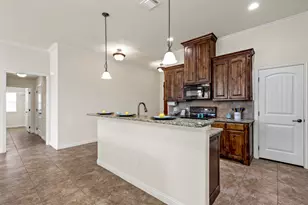 210 Donna Cir, Granbury, TX 76049 - Photo 13