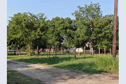 401 E Waco Avenue, Cooper, TX 75432 - Photo 3