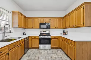 1823 Dew Valley Dr, Carrollton, TX 75010 - Photo 9