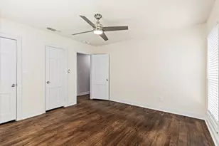 311 W Scott St, Sherman, TX 75092 - Photo 19