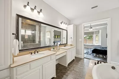 3426 Wingren Drive, Irving, TX 75062 - Photo 25