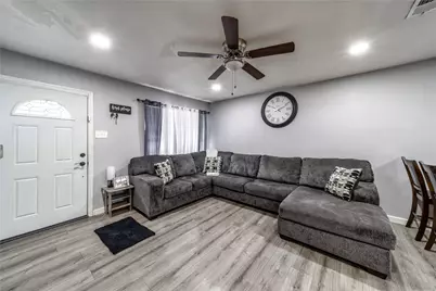 726 Royal Crest, Mesquite, TX 75149 - Photo 3