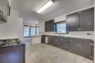 555 E James St, Wills Point, TX 75169 - Photo 11