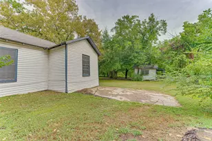 555 E James St, Wills Point, TX 75169 - Photo 5