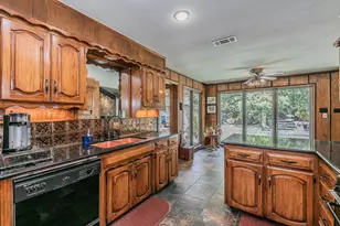 2406 Drawbridge Dr, Arlington, TX 76012 - Photo 11