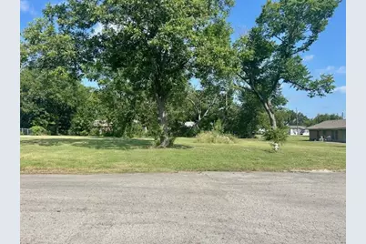 311 N Leon Street, Groesbeck, TX 76642 - Photo 5