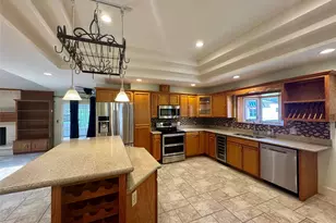 104 W Bayside Dr, Mabank, TX 75156 - Photo 11