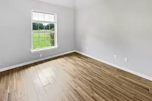 2214 Tree Top Ct, Granbury, TX 76049 - Photo 5