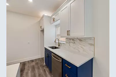 447 W Clarendon Drive, Dallas, TX 75208 - Photo 9