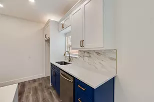 447 W Clarendon Dr, Dallas, TX 75208 - Photo 9