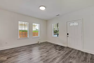 447 W Clarendon Drive, Dallas, TX 75208 - Photo 7