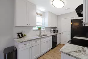 306 Kathy Ln, Granbury, TX 76049 - Photo 7