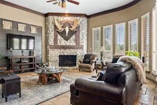 419 E Hickory Ridge Cir, Argyle, TX 76226 - Photo 5
