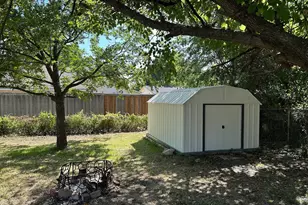 3913 Cambridge Dr, Garland, TX 75043 - Photo 5