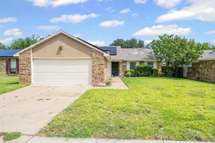 2121 Newbury Dr, Arlington, TX 76014 - Photo 1