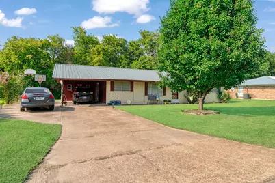 1705 W Taylor Street, Clarksville, TX 75426 - Photo 1