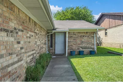 6819 W Cleburne Road, Fort Worth, TX 76133 - Photo 3