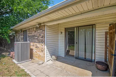 6819 W Cleburne Road, Fort Worth, TX 76133 - Photo 21