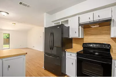 6819 W Cleburne Road, Fort Worth, TX 76133 - Photo 11