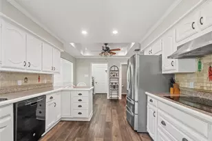 810 Waite Dr, Lewisville, TX 75077 - Photo 11