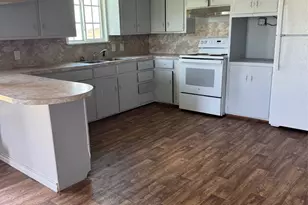 2800 Jerry Mashek Dr, West, TX 76691 - Photo 3