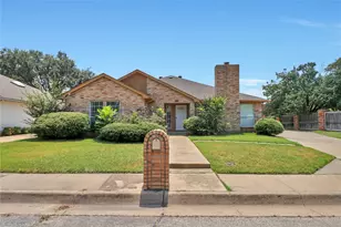 2416 Garden Park Ct, Arlington, TX 76013 - Photo 1