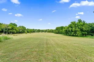 8542 Meadowbrook Dr, Fort Worth, TX 76120 - Photo 13