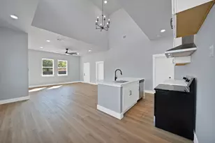 5905 Collins Ct, Granbury, TX 76048 - Photo 7