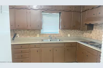 212 Hallbrook Drive, Fort Worth, TX 76134 - Photo 11