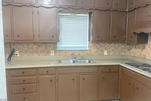 212 Hallbrook Dr, Fort Worth, TX 76134 - Photo 11