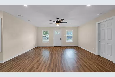 210 N Harrison Street, McGregor, TX 76657 - Photo 5