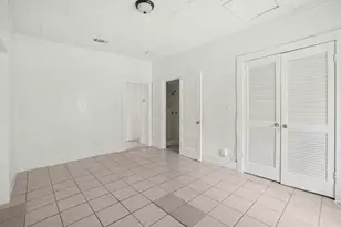 302 S Wood St, Cleburne, TX 76033 - Photo 13