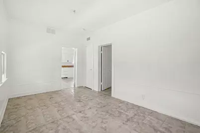 302 S Wood Street, Cleburne, TX 76033 - Photo 7