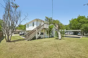 302 S Wood St, Cleburne, TX 76033 - Photo 33