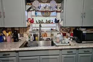 645 NW 10th St, Grand Prairie, TX 75050 - Photo 5