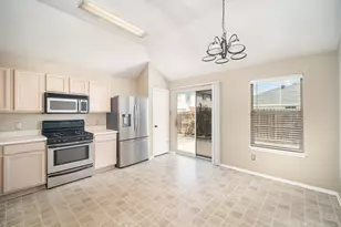 216 Lincoln Ln, Crowley, TX 76036 - Photo 9