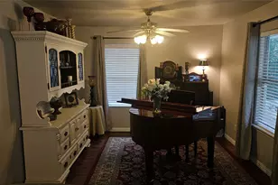 509 Estill St, Grapevine, TX 76051 - Photo 9