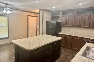 934 Tiffany St, Reno, TX 76020 - Photo 5