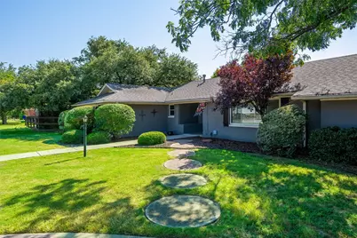 102 Clearman Street, Krum, TX 76249 - Photo 5